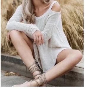 FREE PEOPLE MOONSHINE BOHO WOMENS OVERSIZED FRAYED COLD SHOULDER SWEATER…